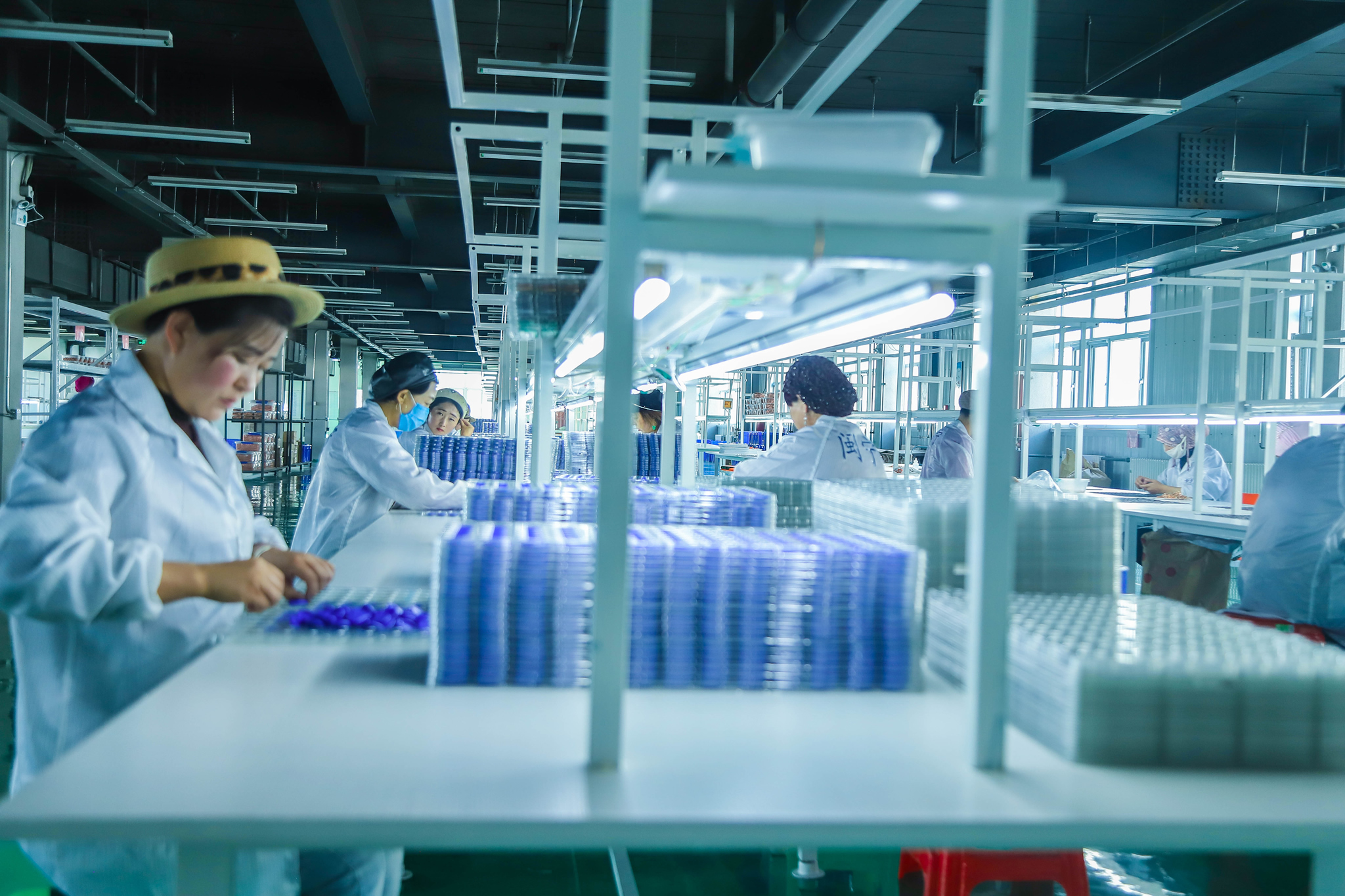 澳门8858cc永利集团宁夏工厂获得一项用于智能卡加工的超声波焊接装置专利