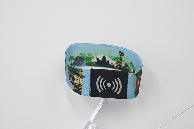 会员卡的印刷主要分为胶印和丝印，，，每种印刷方法差别