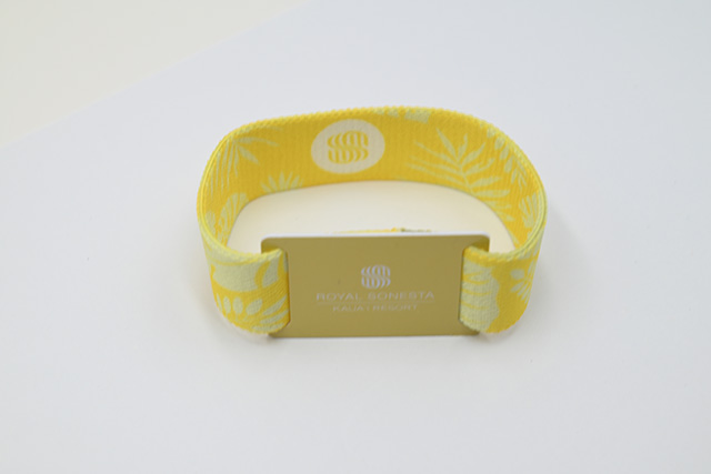 凸码的巨细可以是烫金或烫银，，，，注重凸码不可笔直排列