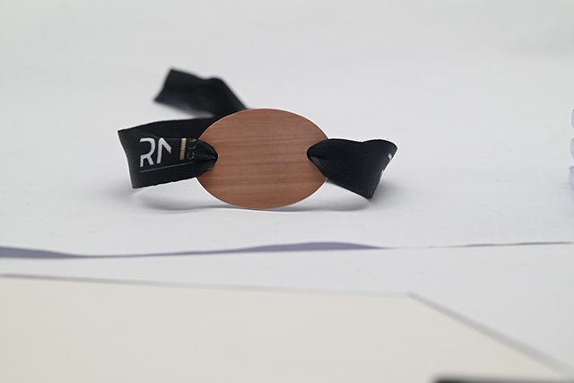 学校食堂饭卡是怎样事情的？？？？