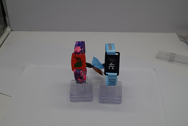 小区门禁卡怎样定制并且授权开门呢？？？