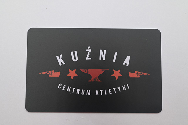 为了避免新生儿被盗，，，，，院方给新生儿带上RFID钥匙扣卡防盗脚环